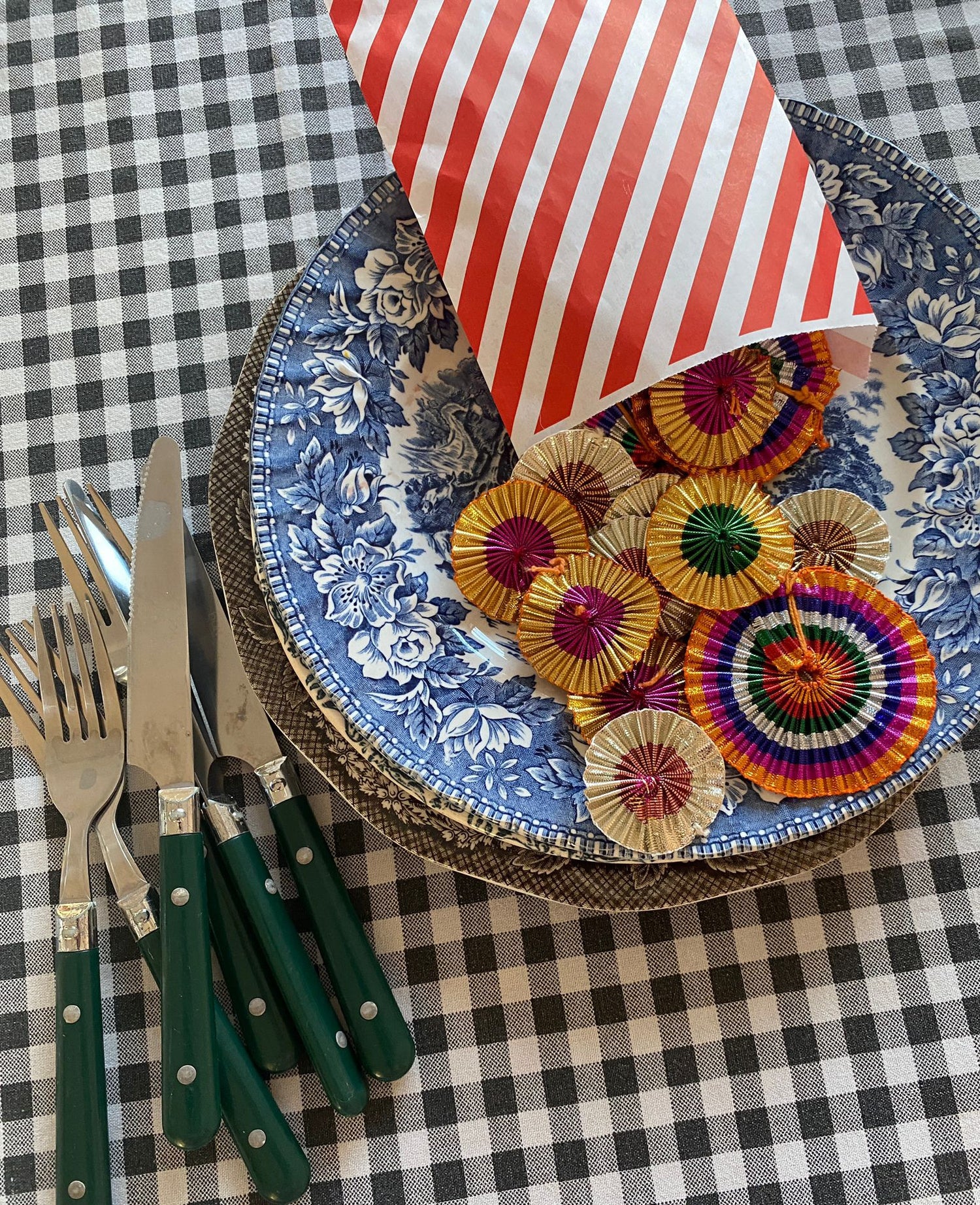 Metallic Celebration Rosettes 20 pc - Fireworks