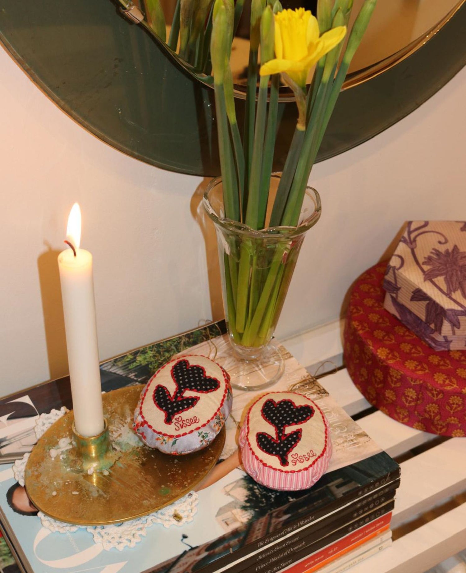 Vera Easter Egg Ornament - Black Flower