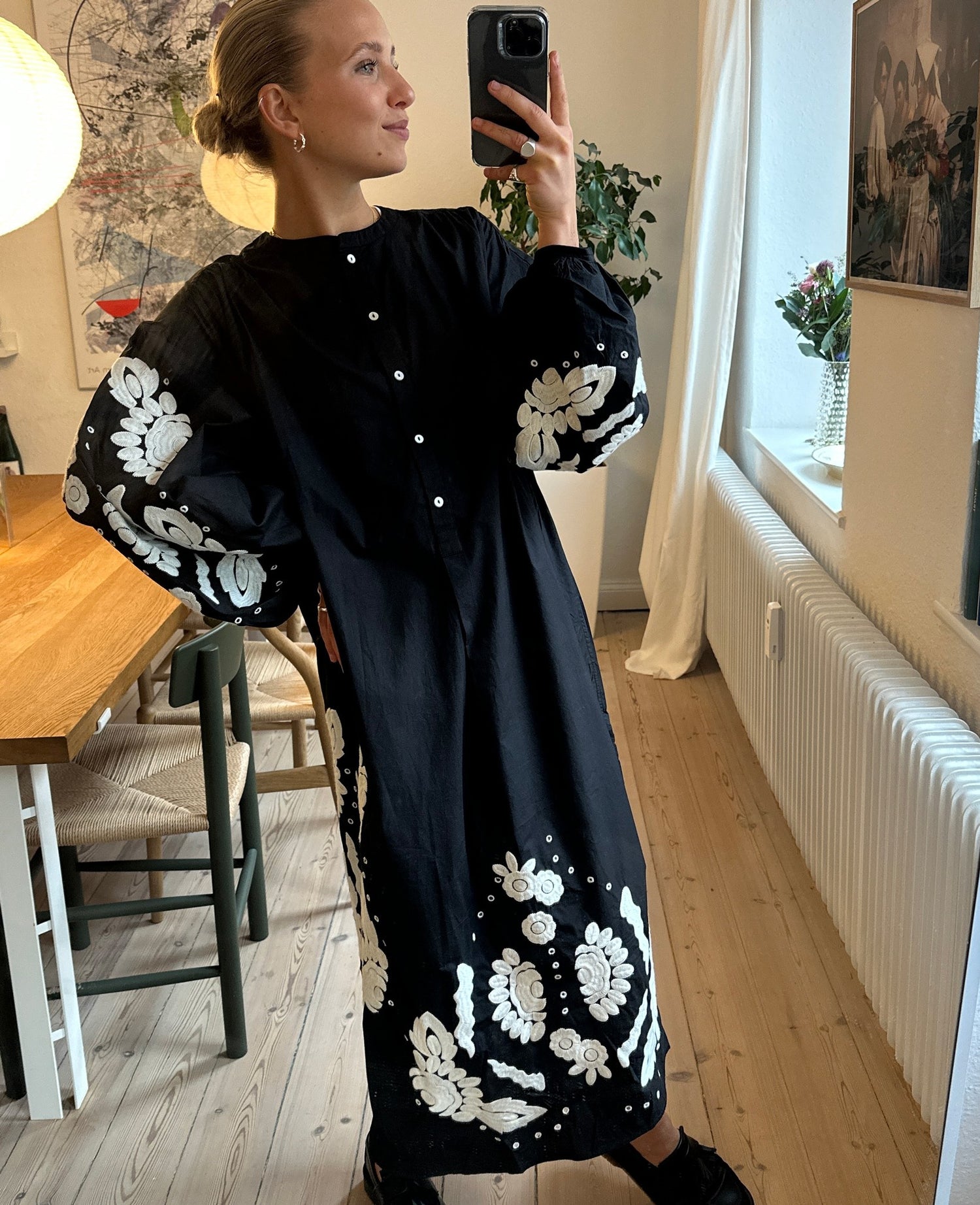 Rikke Dress - Black W. White Swan